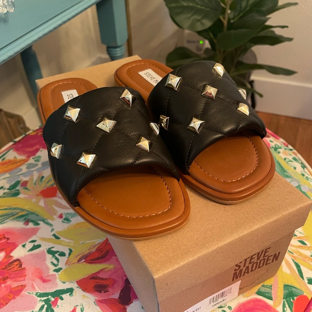 NWT Steve Madden Trouble Black Slip On Sandals